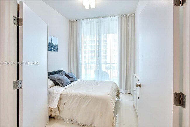 Building Photo - 7928 East Dr