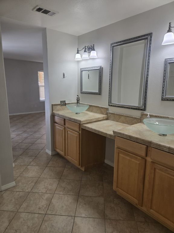 Building Photo - 40260 Maravilla Dr