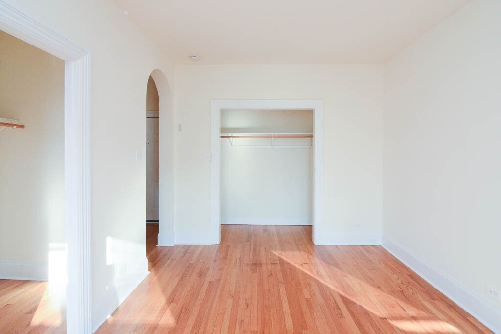 Building Photo - 2704 N Sawyer Ave