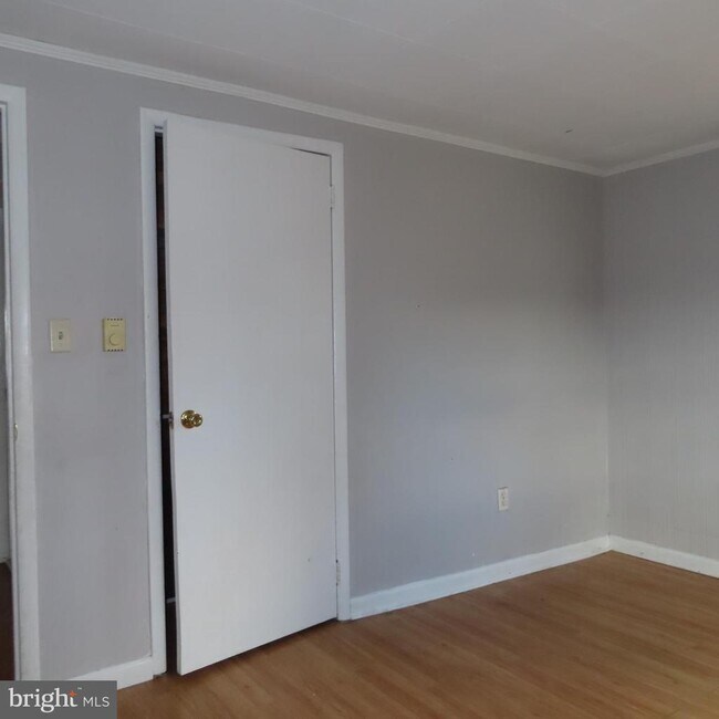 Building Photo - 11601 Buchanan Trail E