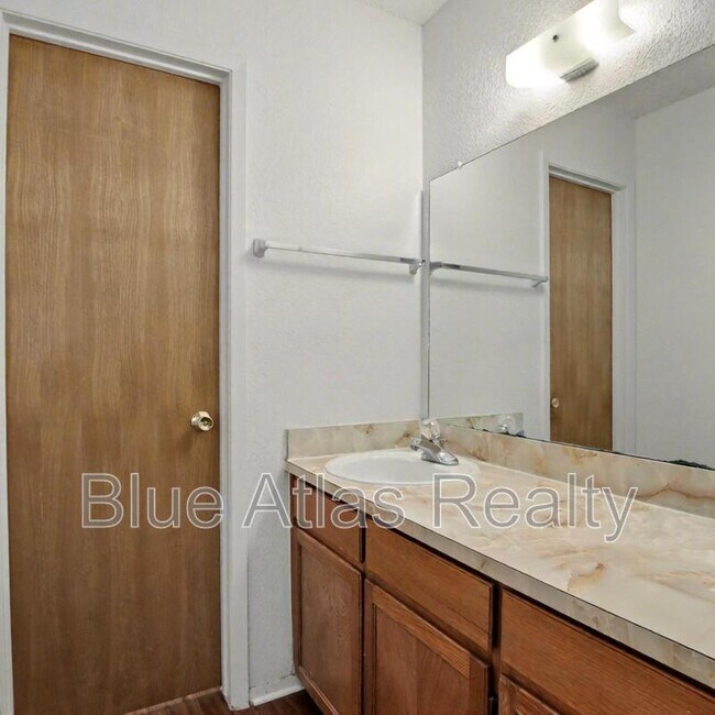Building Photo - 7016 Lincoln Dr