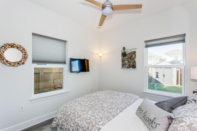 Guest room - 714 W Main St