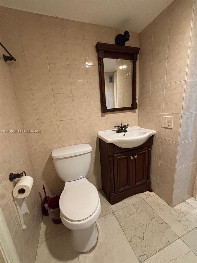 Building Photo - 1817 S Ocean Dr