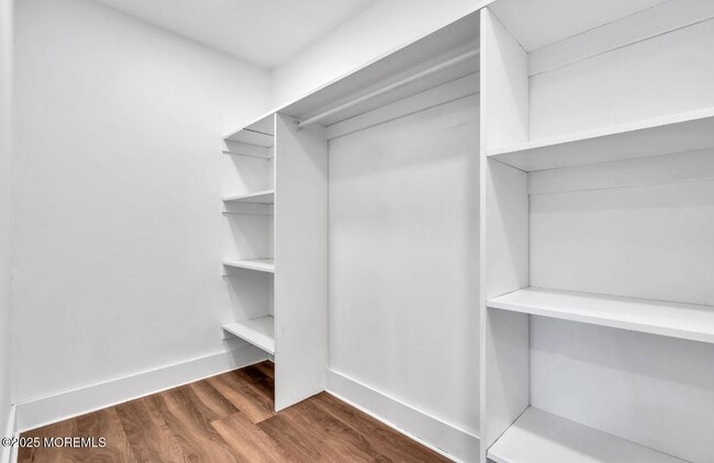 Building Photo - 2300 Oak Knoll Dr