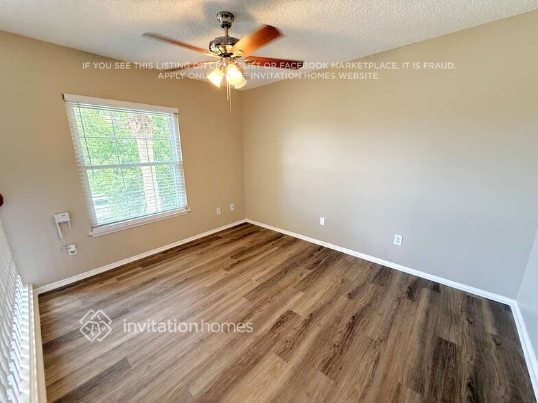 Building Photo - 1710 Mandavilla Dr