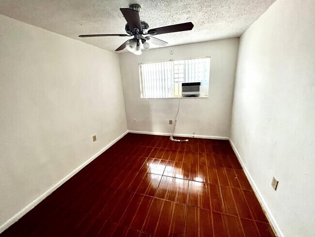 Primary Photo - 3015 NW 8th Ave