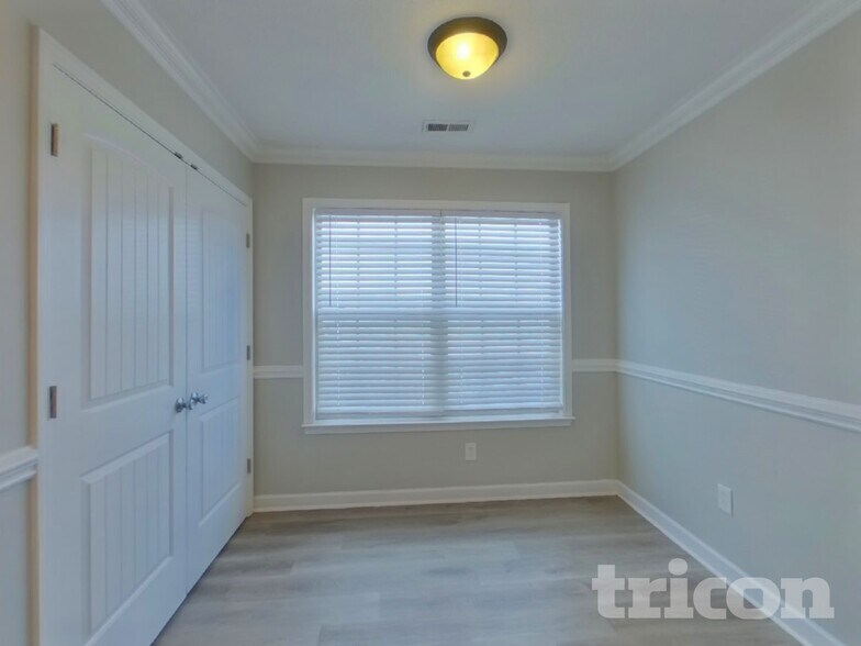 Building Photo - 213 Dellwood Dr