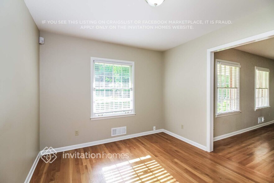 Building Photo - 1599 Knob Hill Dr NE
