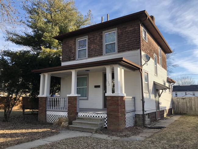 Building Photo - 172 N Roys Ave
