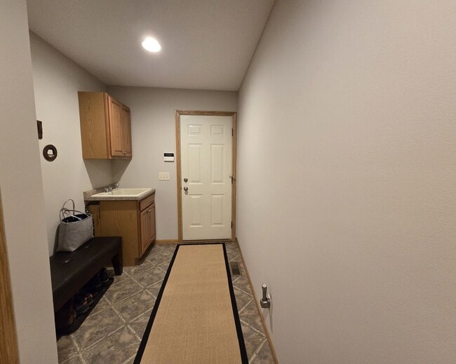 Building Photo - Nice 3 Bedroom 3 Bathroom Twinhome in River Falls