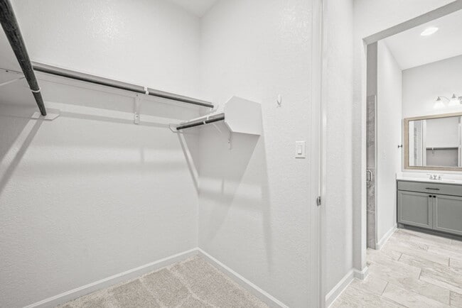 Building Photo - Beautiful 4 bed 3 bath Single Story Home i...