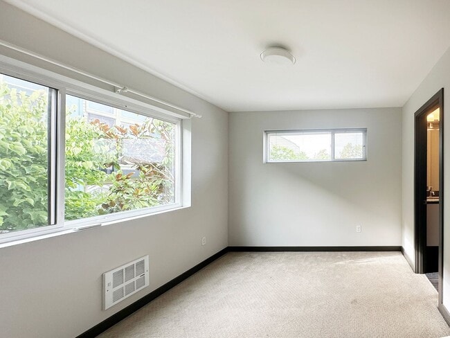 Building Photo - 3Bd/3Ba Seattle Townhouse