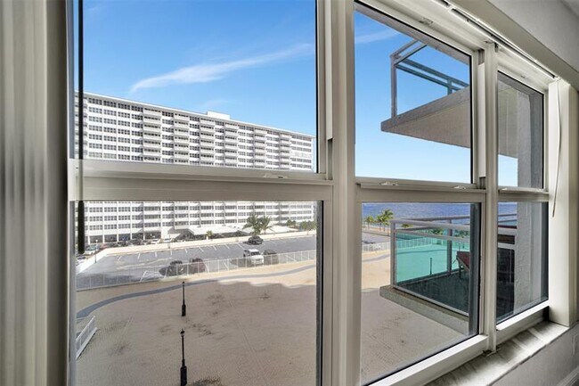 Building Photo - 3900 Galt Ocean Dr