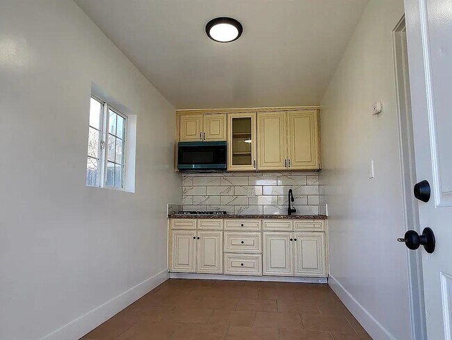 Building Photo - 308 Vine St