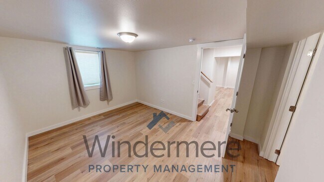 Building Photo - Whit834/836