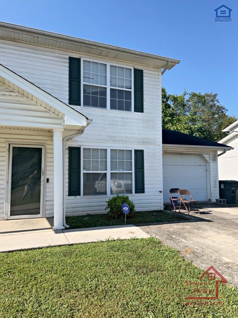 Building Photo - 3947 Webb Oaks Ct