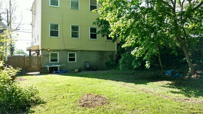 Building Photo - 718 East St