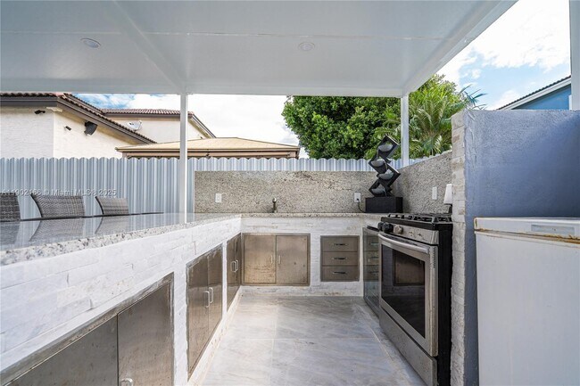 Building Photo - 15822 SW 140th St