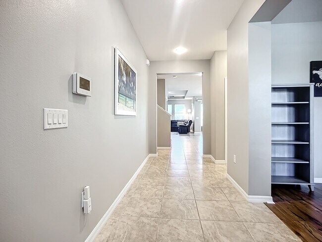 Building Photo - 3009 Esmeralda Dr