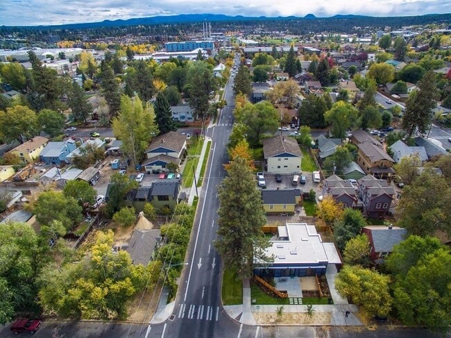 Building Photo - Modern Cottage in Prime Downtown Bend Loca...