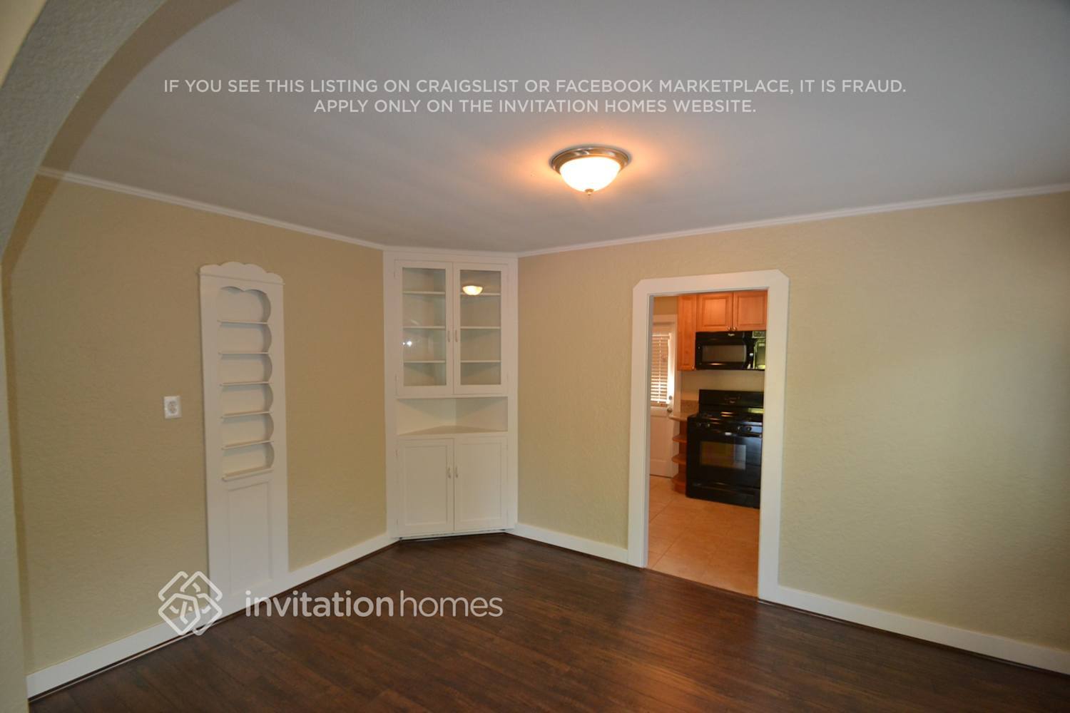 Building Photo - 10018 Silverton Ave