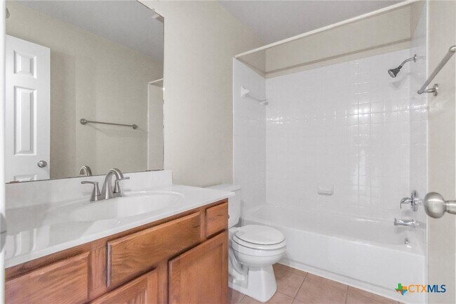 Building Photo - 200 Memory Ln