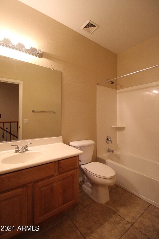 Building Photo - 3951 E Ravenswood Dr