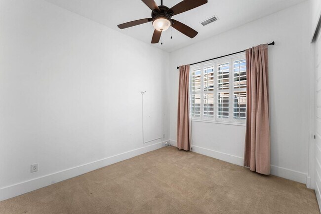 Building Photo - 4145 E Campbell Ave