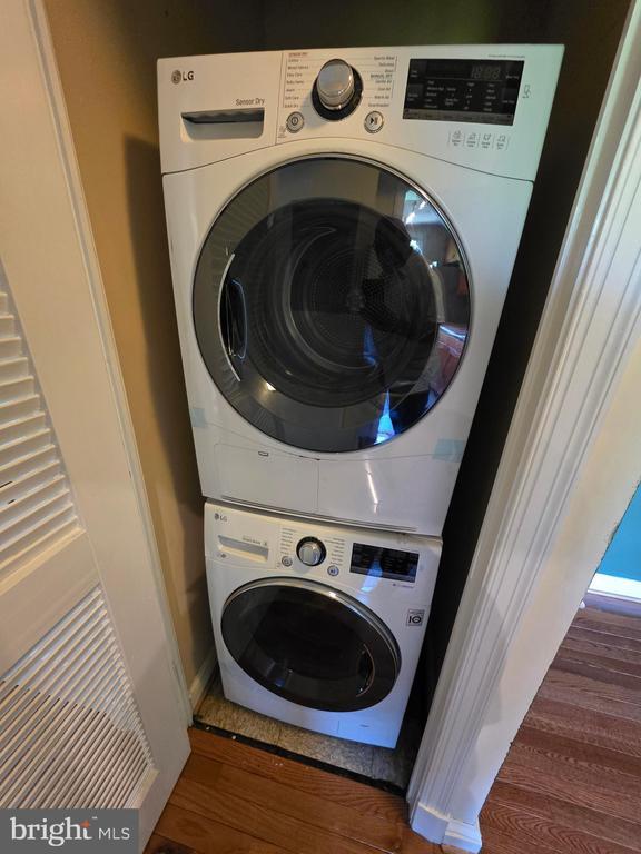 Building Photo - 4405 1st Pl NE