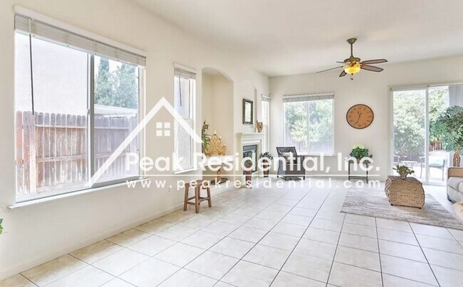 Building Photo - Spacious Elk Grove 4bd/2ba Home with 2 Car...