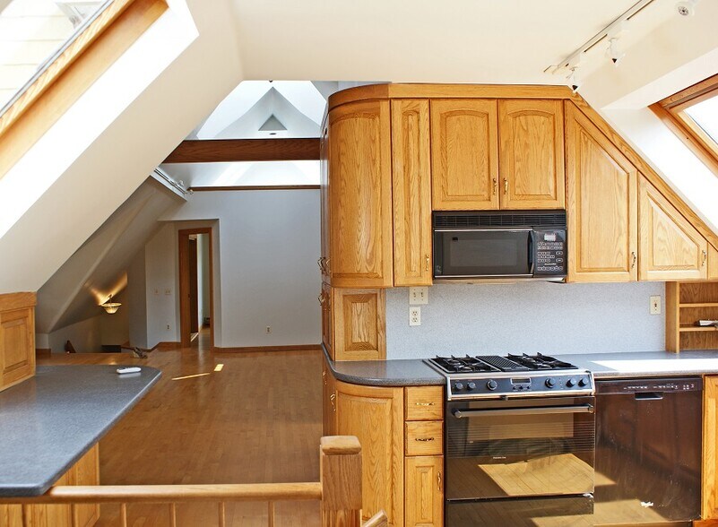 Kitchen - 264 N Pleasant St