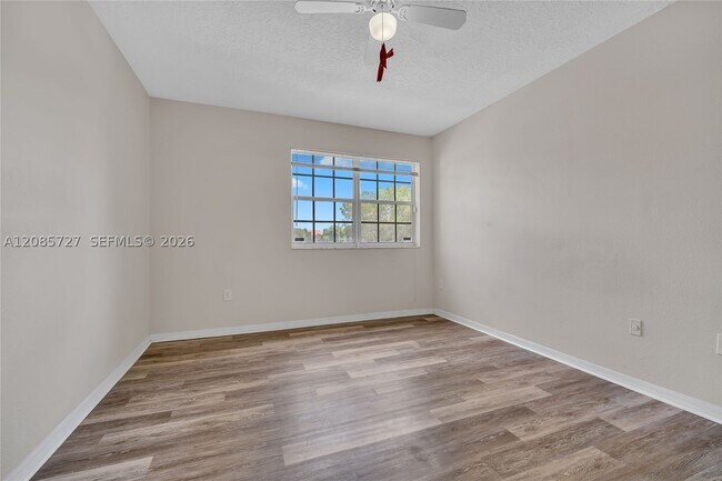 Building Photo - 220 SW 116th Ave