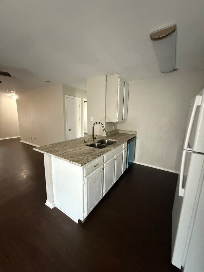 Building Photo - 3733 Stoneridge Dr