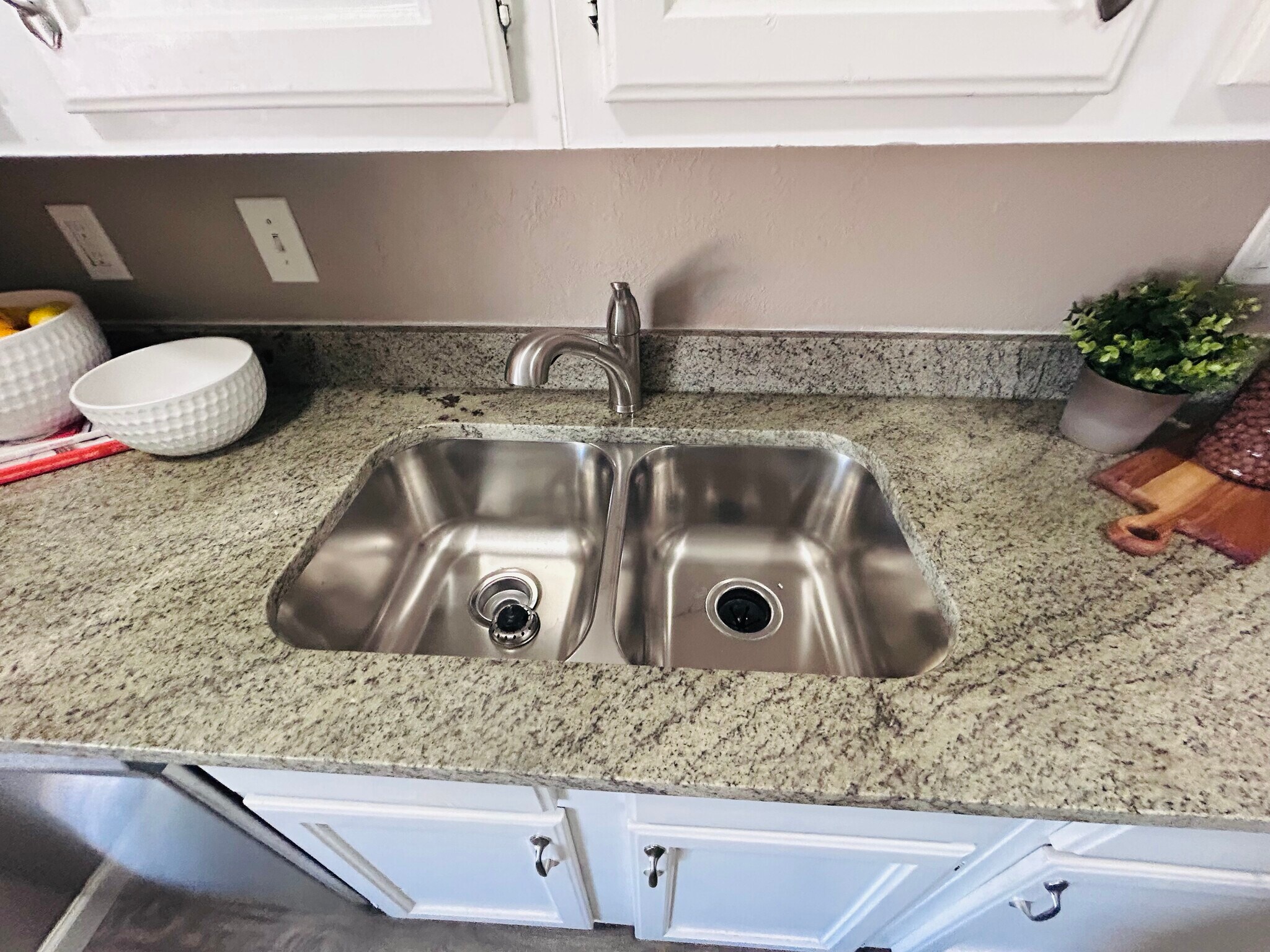 Building Photo - 511 Hanover Dr