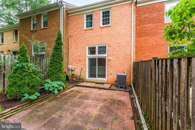 Building Photo - 2331 Harleyford Ct