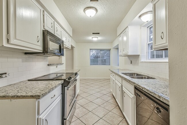 Building Photo - 5518 Ashgate Dr