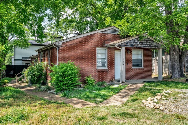 Building Photo - 4 Bed 2 Bath Home | Sylvan Park