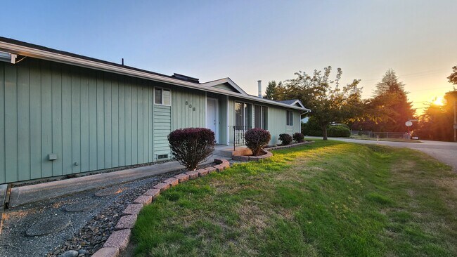 Building Photo - 808 East Guiberson Street