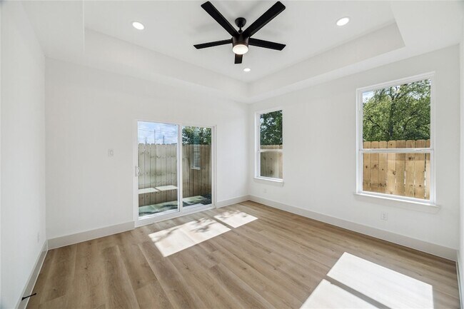 Building Photo - 415 Clearwater St