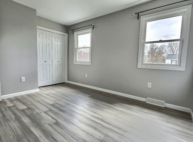 Building Photo - 46 White Oak Blvd