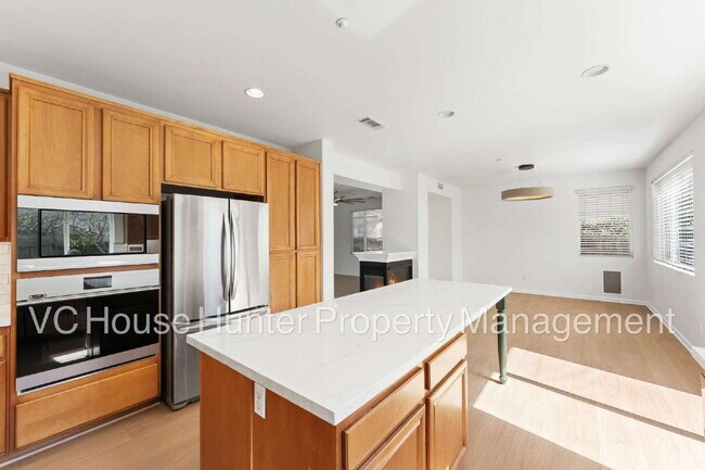 Building Photo - 4 Bedroom 2.5 Bath in Oxnard