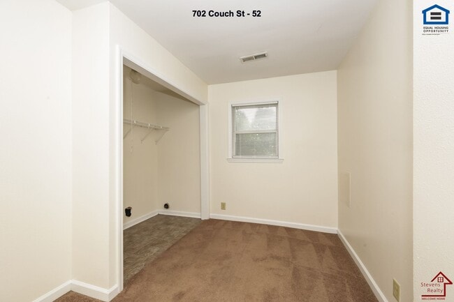 Building Photo - 702 Couch St
