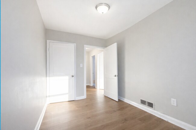 Building Photo - Well-Maintained 4BR Townhome in Prime Baltimore Location