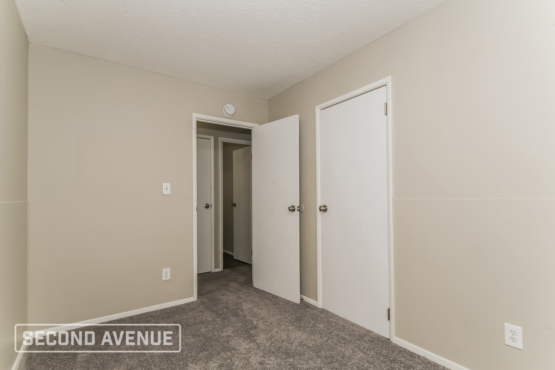 Building Photo - 403 Eberhart Dr