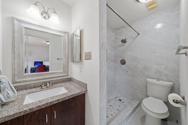 Building Photo - 9850 Pagewood Ln