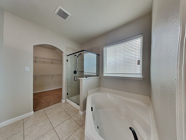 Building Photo - 528 Meadow Springs Dr