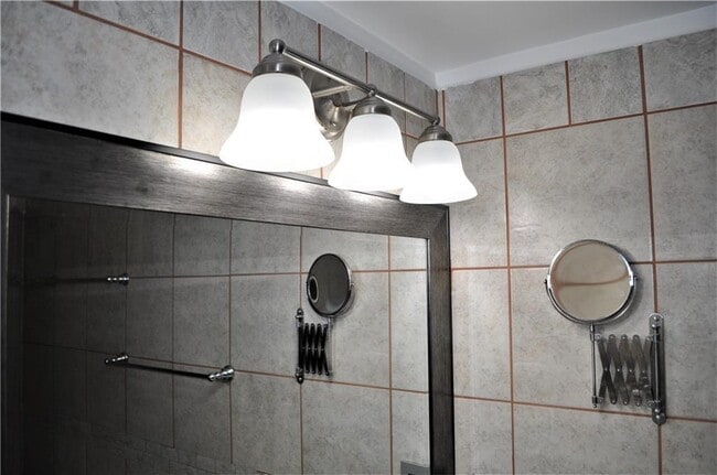 Building Photo - 6851 Roswell Rd