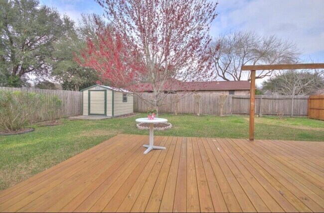 Building Photo - 3039 Becket St