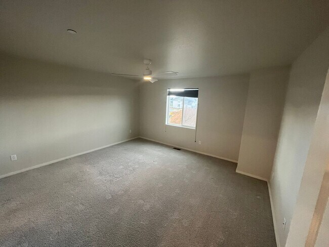 Building Photo - Beautiful 3 Bed 2.5 Bath Townhome in North East Fort Collins!