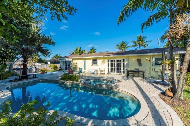 Building Photo - 1600 N 28th Ct